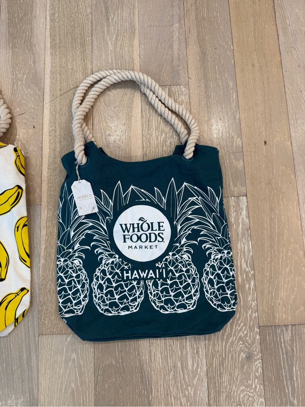 2 Whole Foods Market Exclusive Hawaii Design’s Banana PINEAPPLE Tote Bag - NWT - Picture 2 of 5